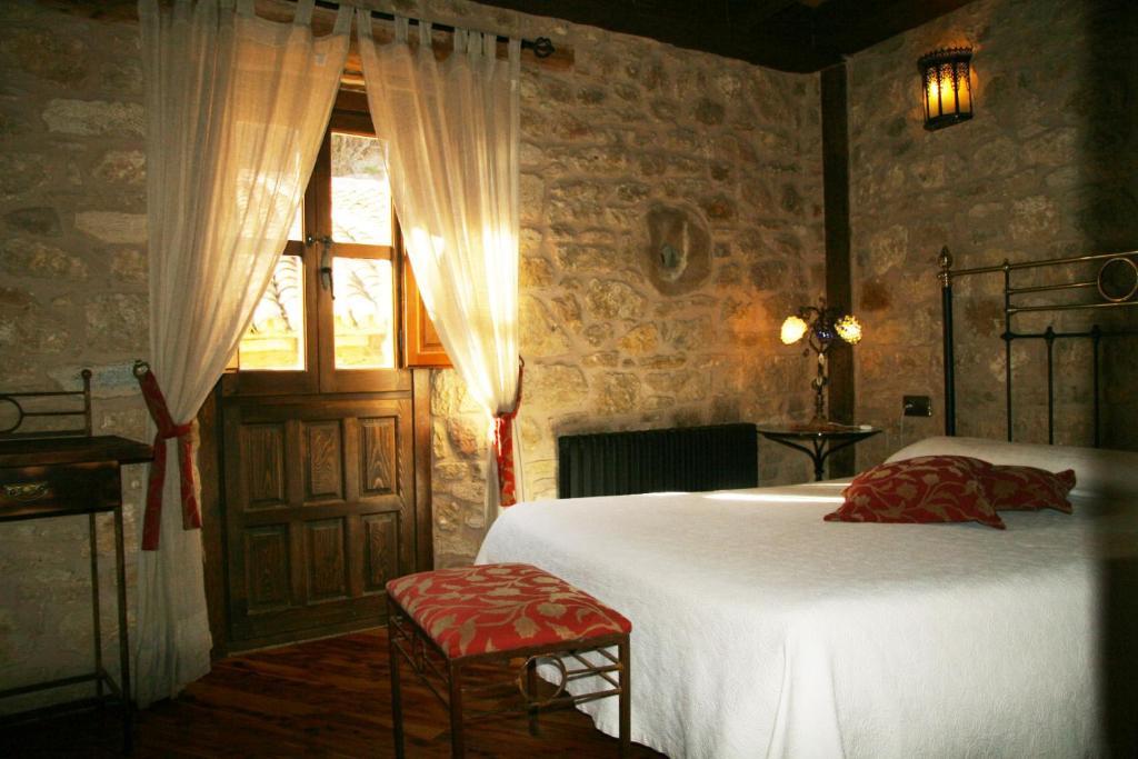 El Mirador De Almanzor Guest House Calatanazor Room photo