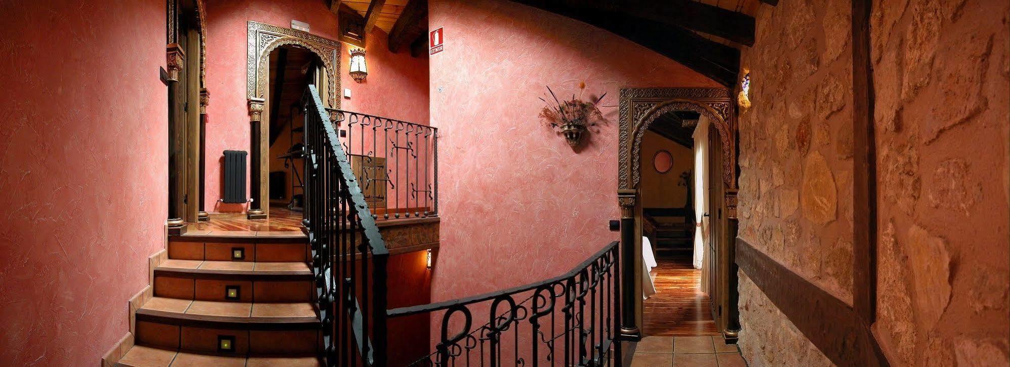 El Mirador De Almanzor Guest House Calatanazor Exterior photo
